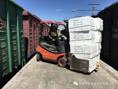 效率与安全的革新者 龙合智能软包夹叉车属具引领装卸搬运新篇章